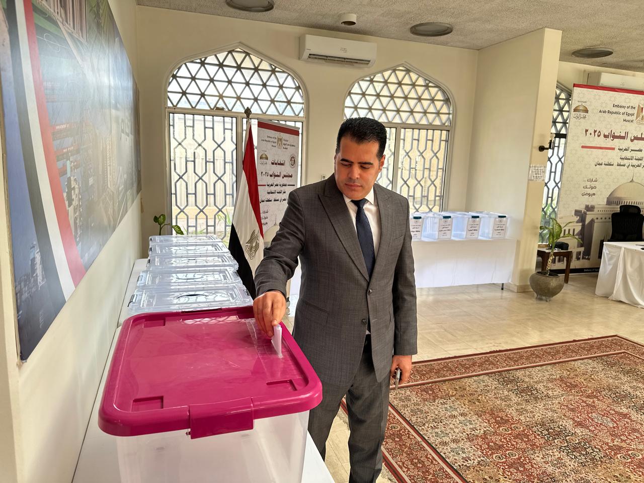 انتخابات مجلس النواب بالسفارة المصرية بمسقط (11)