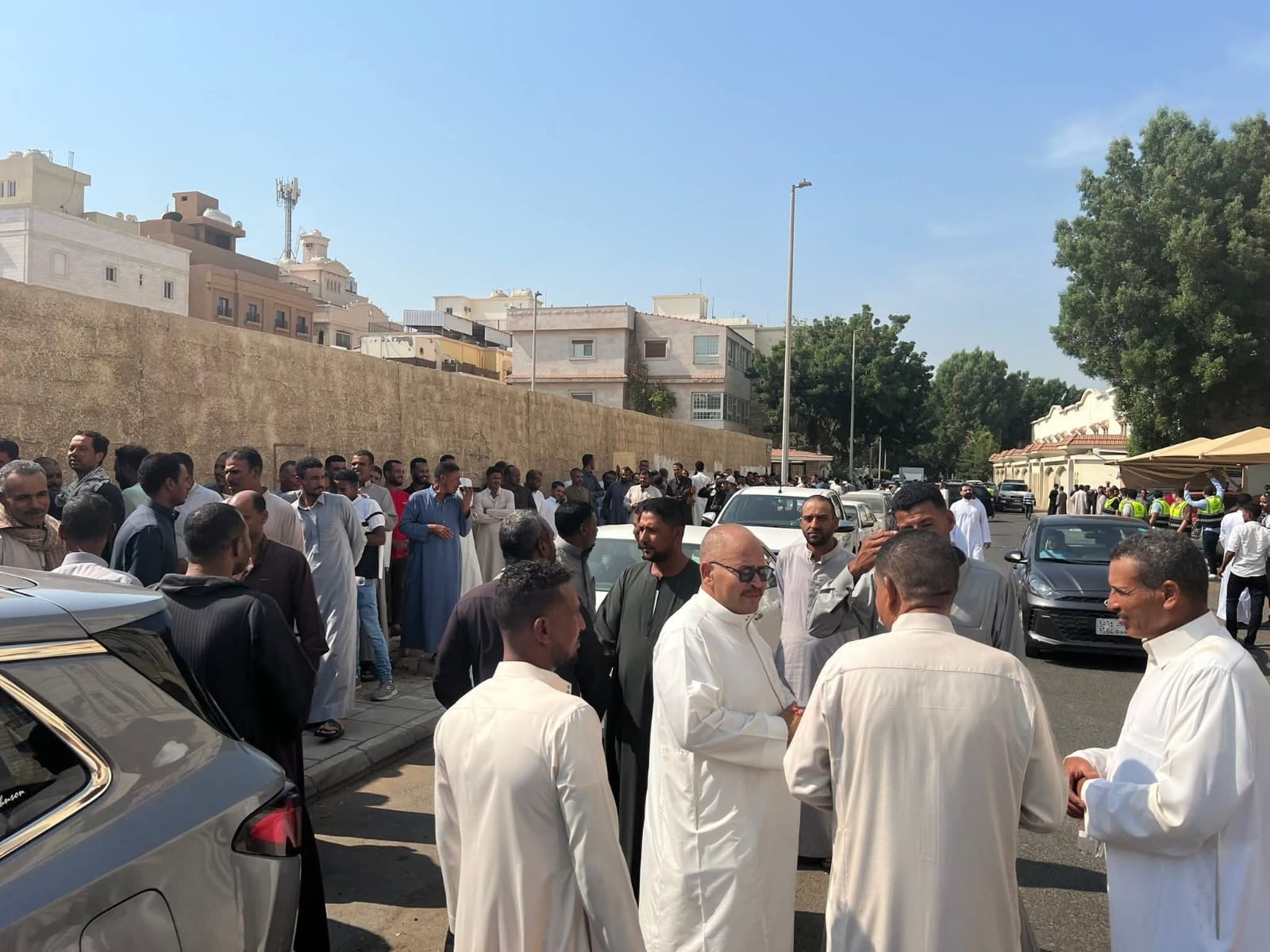 المصريين فى الرياض يقبلون على عملية الاقتراع