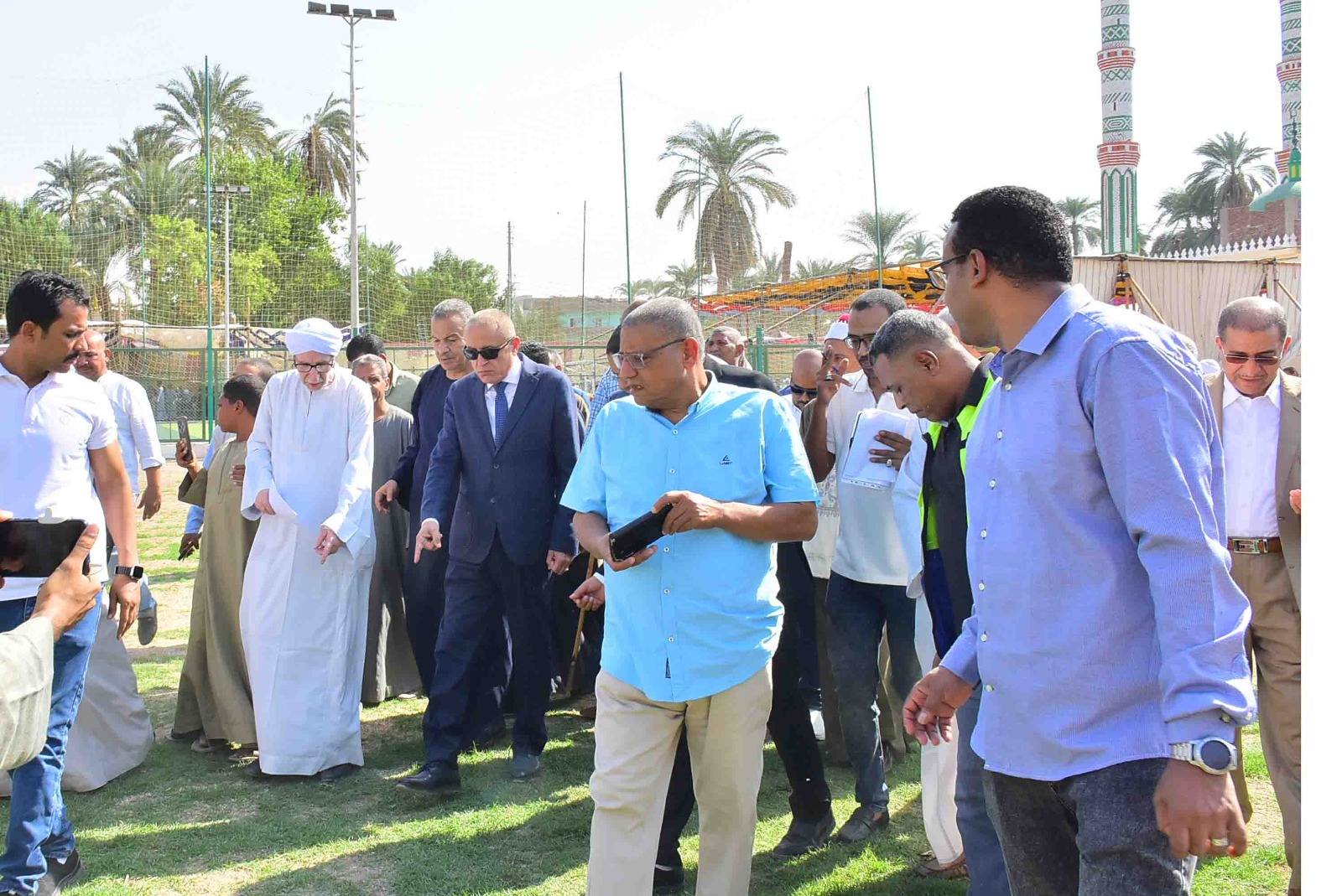 جولة المحافظ داخل مركز شباب قرية منشأة العمارى جولة المحافظ داخل مركز شباب قرية منشأة العمارى