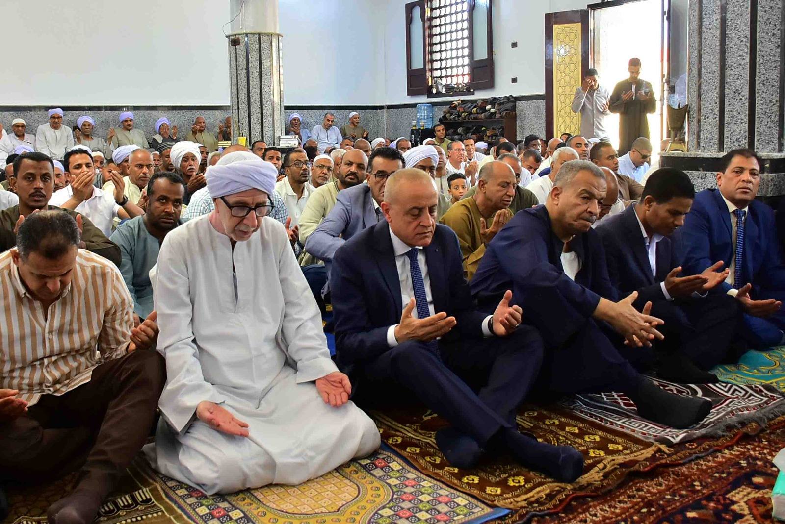 محافظ الأقصر يفتتح مسجد الشهداء بنجع غنيم في منشأة العمارى