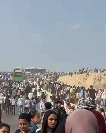 زوار الأهرامات