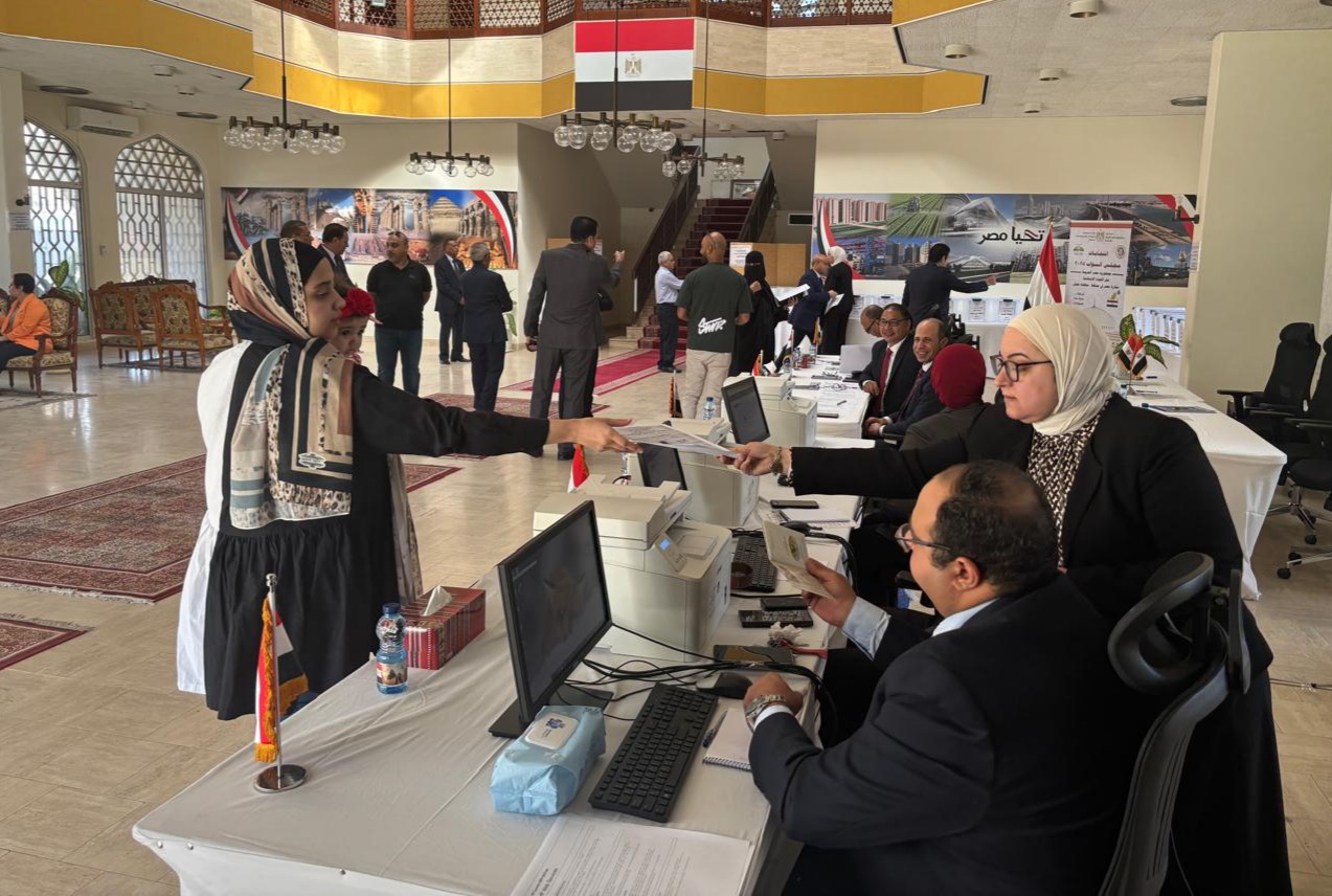 انتخابات مجلس النواب بالسفارة المصرية بمسقط (15)