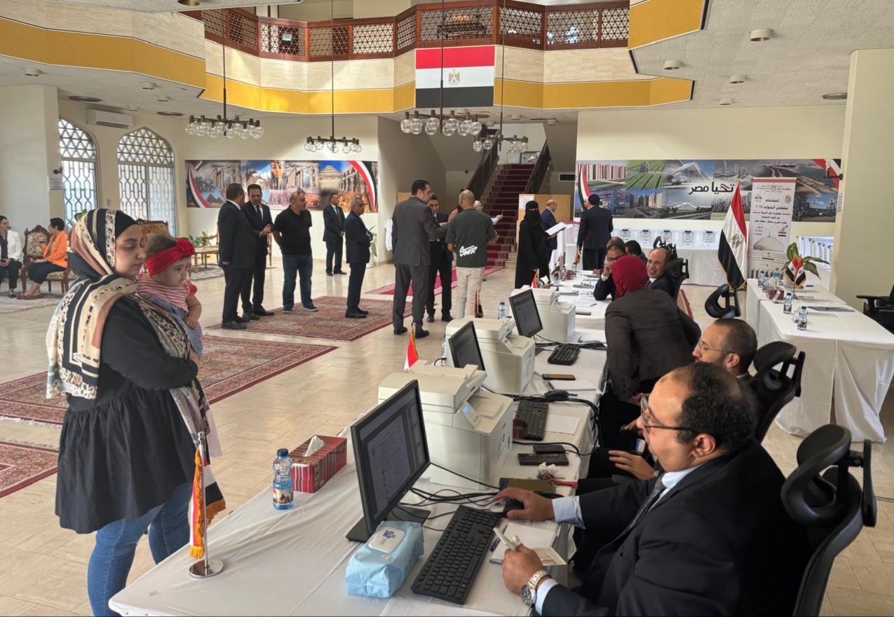 انتخابات مجلس النواب بالسفارة المصرية بمسقط (9)