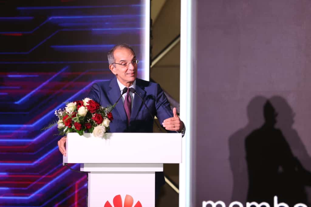 وزير الاتصالات يلقي كلمة خلال احتفالية هواوي في المتحف المصري الكبير