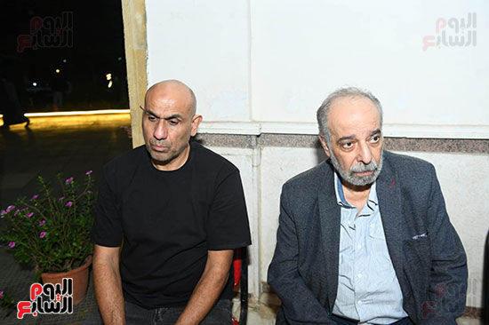 ياسر صادق محمد حسني يقدمان واجب العزاء