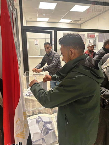 المصريون-أثناء-الإدلاء-بأصواتهم-فى-ميلانو المصريون-أثناء-الإدلاء-بأصواتهم-فى-ميلانو