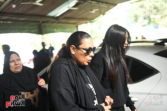 جانب من جنازة والد محمد رمضان