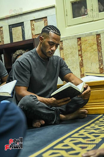 رمضان أثناء قراءة القرآن رمضان أثناء قراءة القرآن