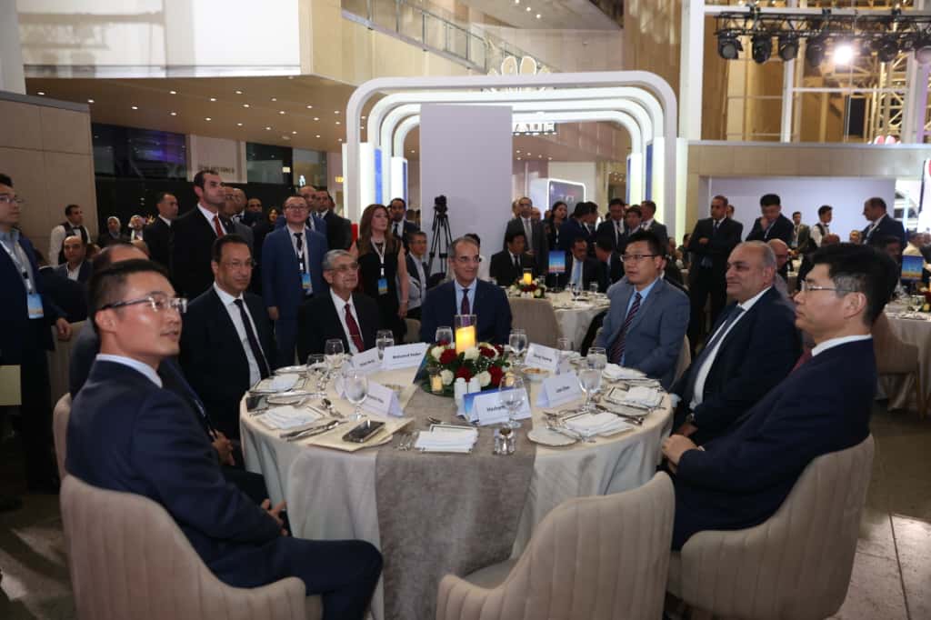 وزير الاتصالات ووزير الكهرباء السابق في احتفالية شركة هواوي
