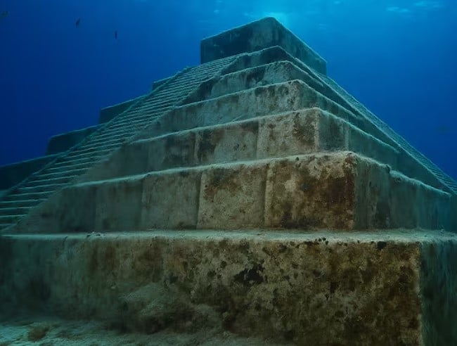 هرم فى اليابان هرم فى اليابان