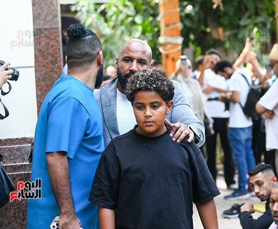 علي اين محمد رمضان فى جنازة والده