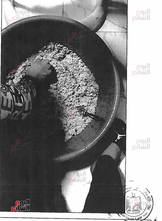 قيام أحد أفراد التشكيل العصابي بخلط المواد الخام المستخدمة في تصنيع المواد التخليقية قيام أحد أفراد التشكيل العصابي بخلط المواد الخام المستخدمة في تصنيع المواد التخليقية