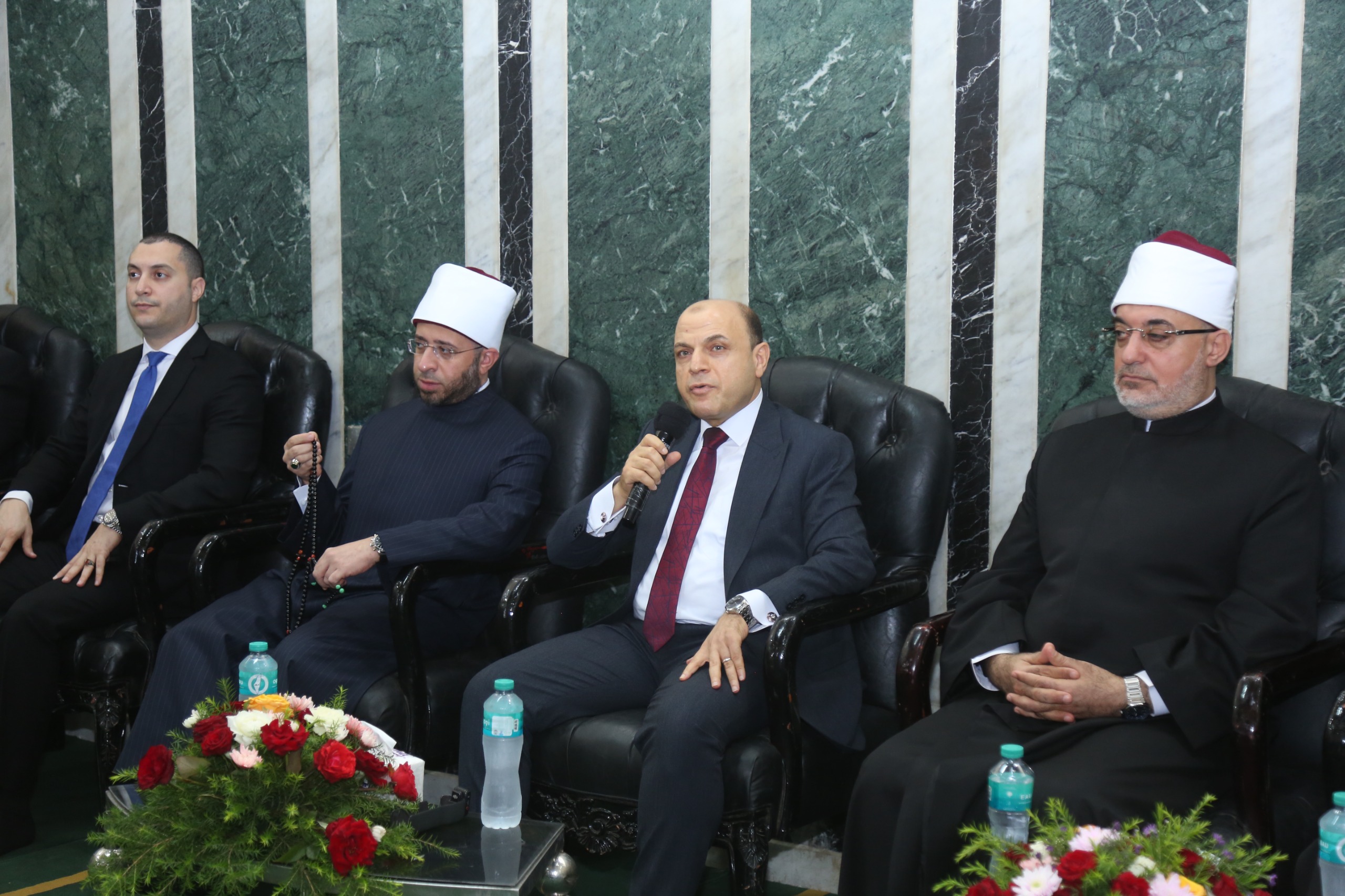 محافظ كفر الشيخ يتناول المشروعات المتميزة في المحافظة