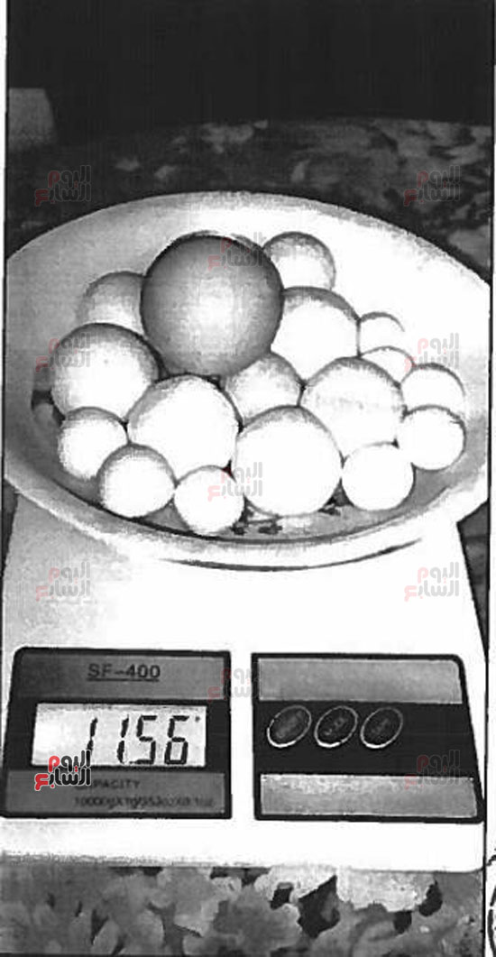 جانب من الأحراز على ميزان حسان يستخدمه أفراد التشكيل العصابي جانب من الأحراز على ميزان حسان يستخدمه أفراد التشكيل العصابي