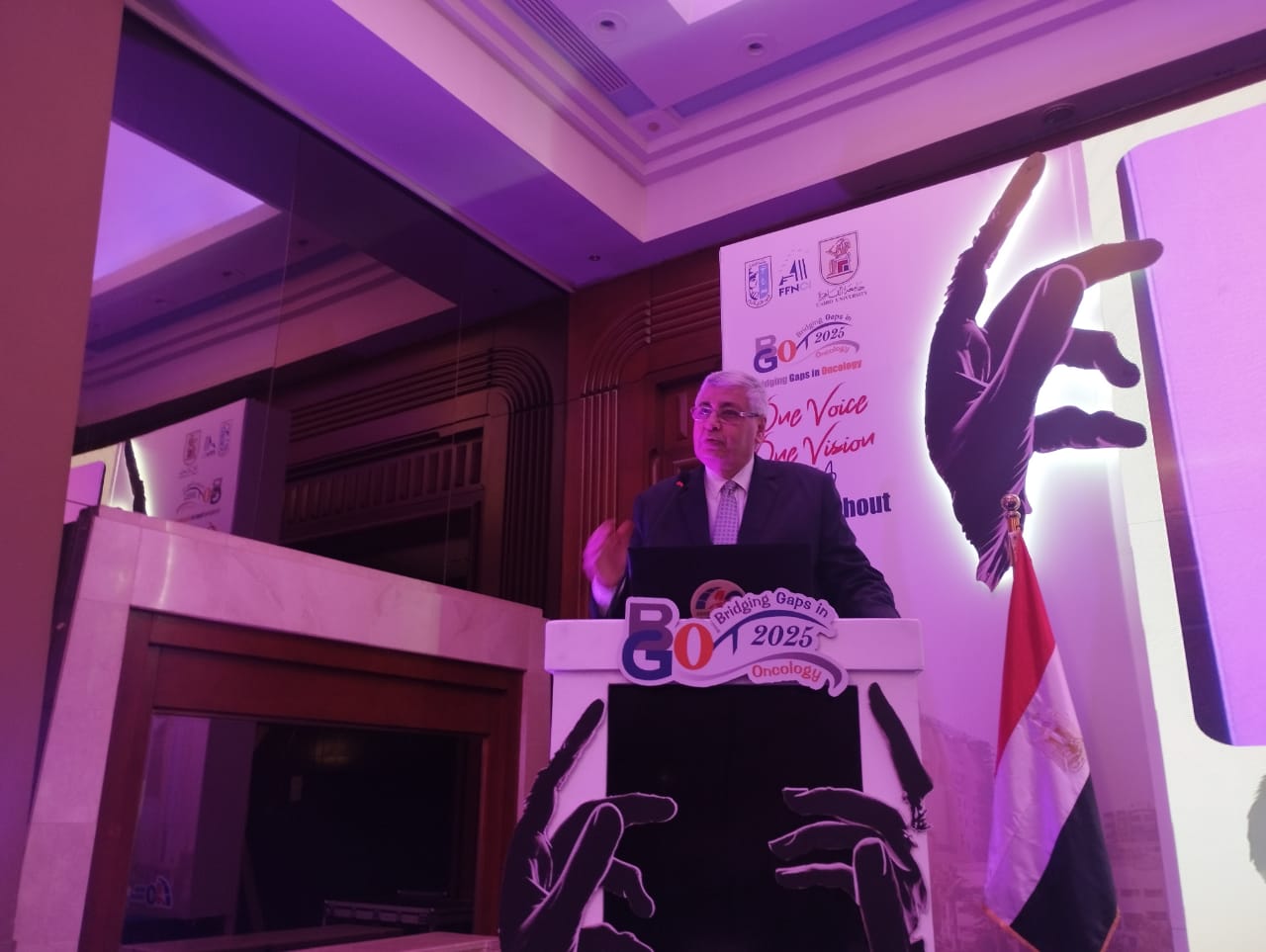 دكتور عوض تاج الدين