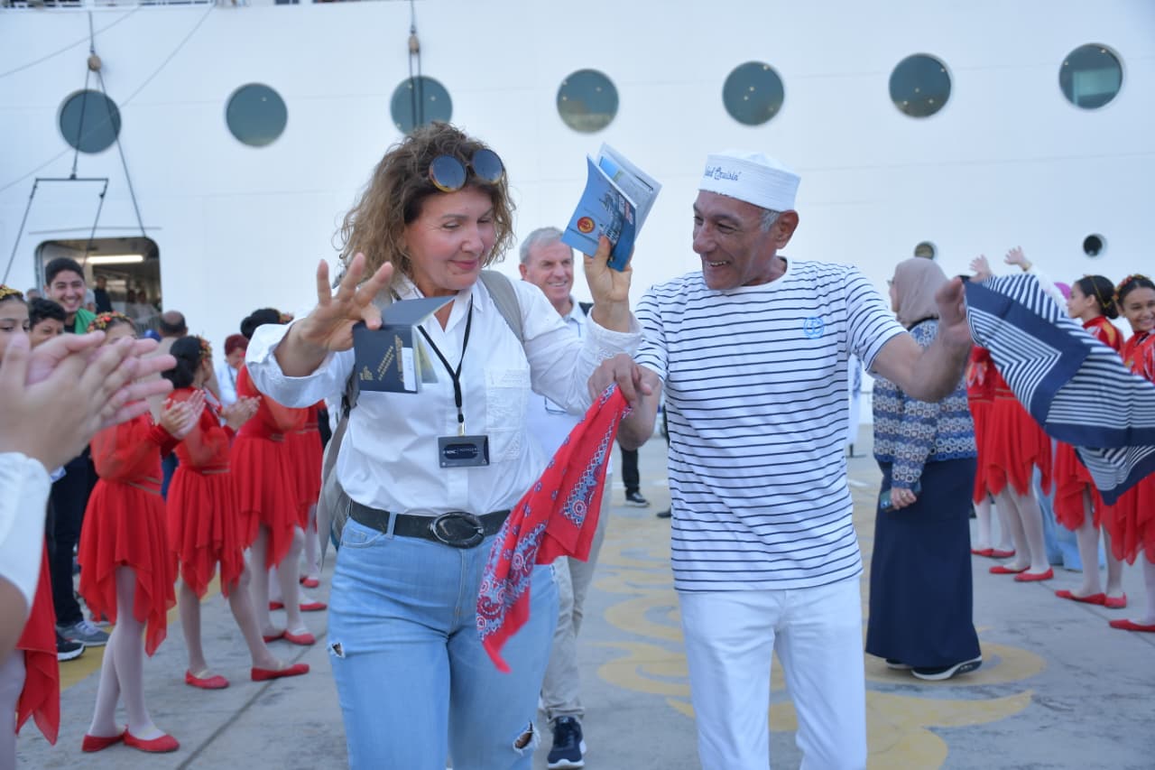 استقبال ع السمسمية استقبال ع السمسمية