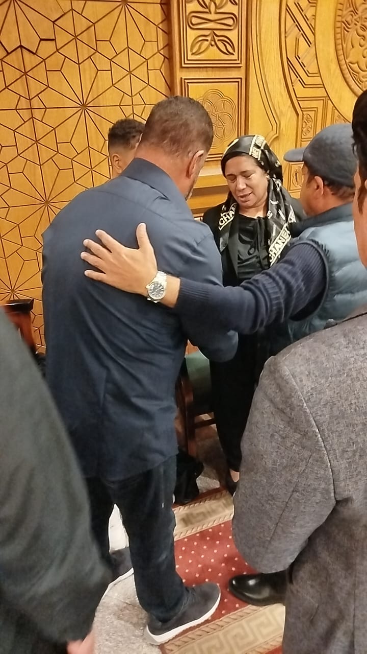 محمد هنيدى وجمال العدل ووائل إحسان وصلاح عبدالله وسعد الصغير يشاركون في عزاء السيناريست أحمد عبدالله (1)