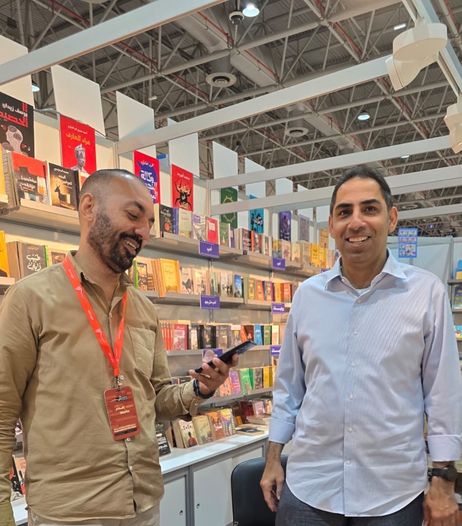 الروائى عبد الوهاب الحمادي وأحمد منصور