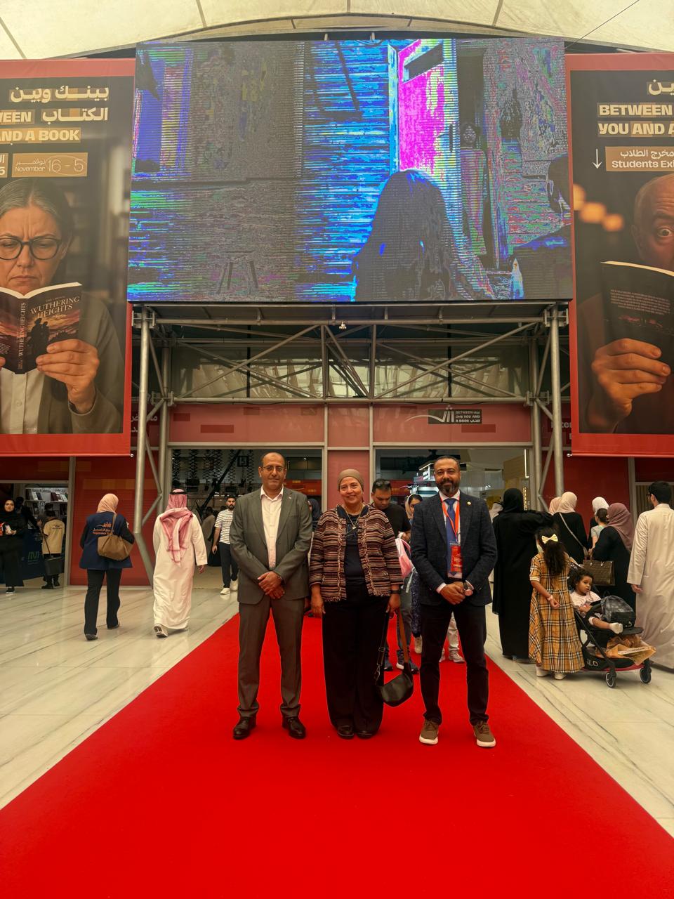 خلال زيارة قنصل مصر لمعرض الشارقة الدولي للكتاب