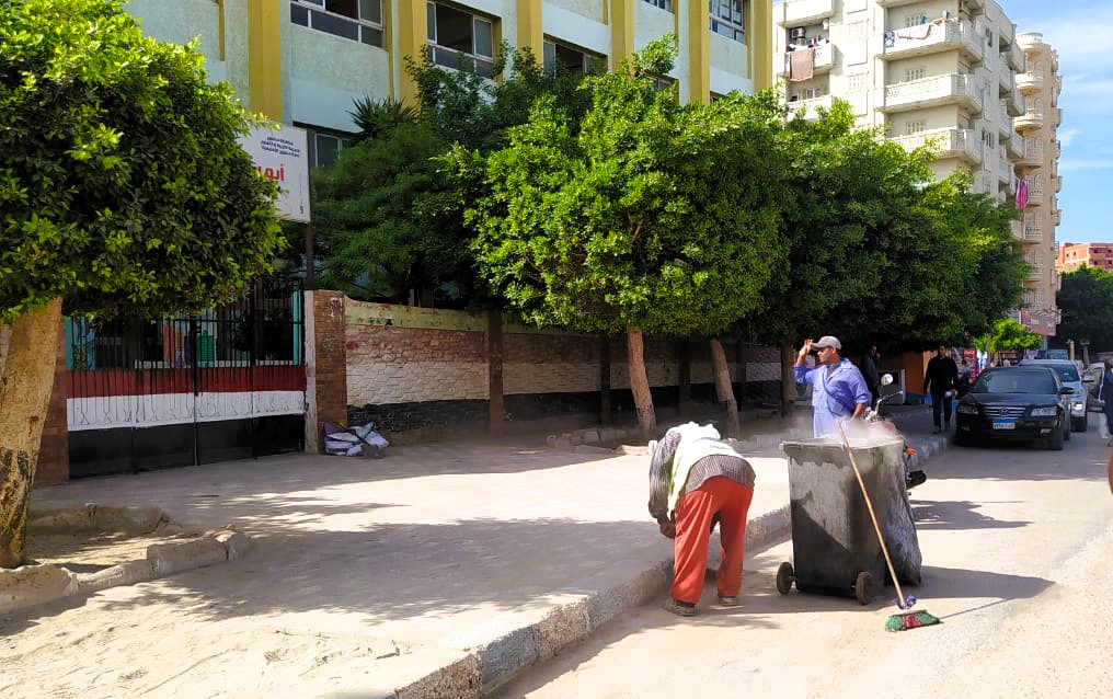 اعمال النظافة في محيط لجان الانتخبات - مطروح