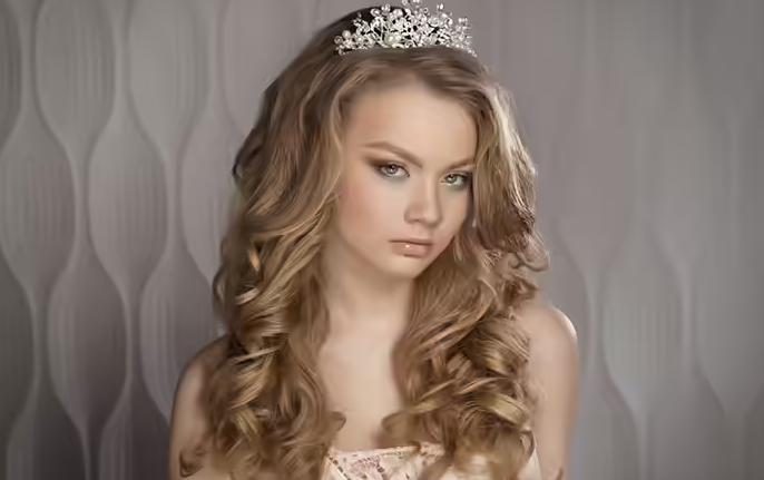 تسريحة للشعر المجعد