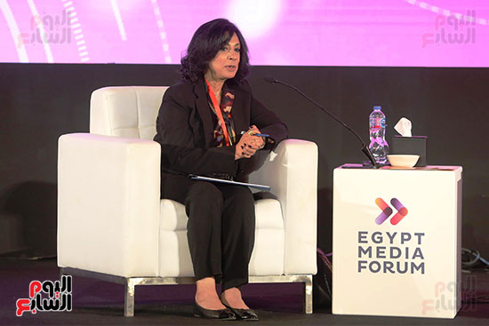 الاعلامية راندا أبو العزم خلال منتدي مصر للإعلام