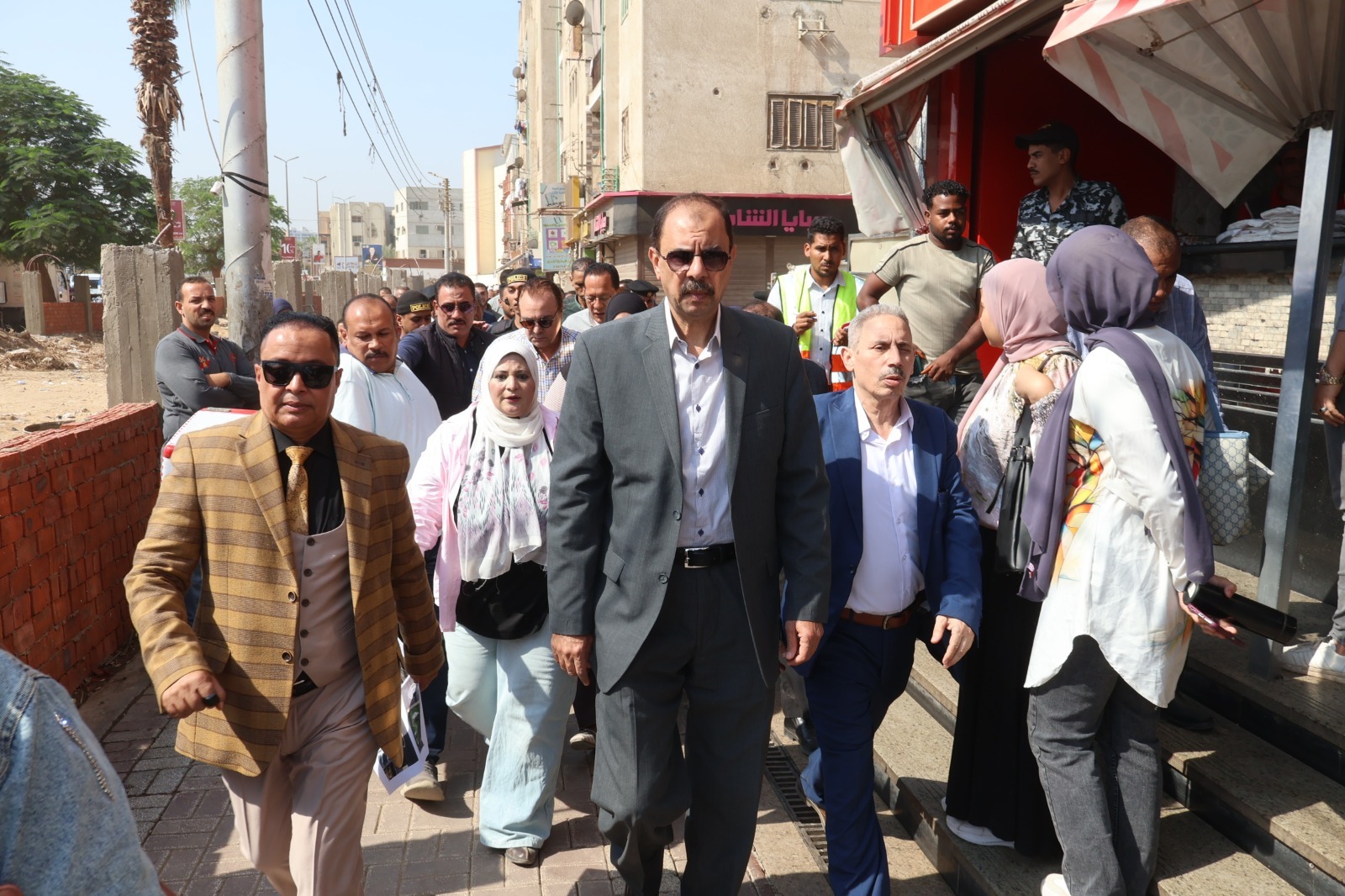 جولة المحافظ بالمنطقة جولة المحافظ بالمنطقة