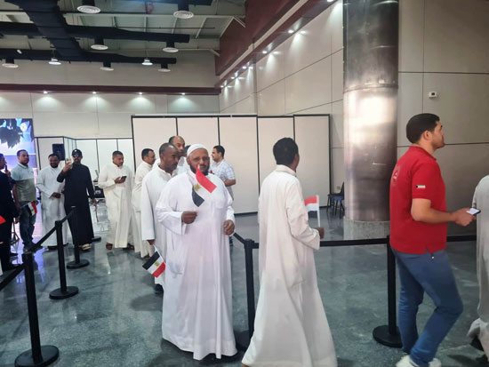 توافد-أبناء-الجالية-المصرية-على-التصويت