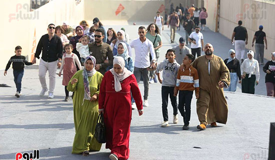 مصريون حريصون على زيارة المتحف مصريون حريصون على زيارة المتحف