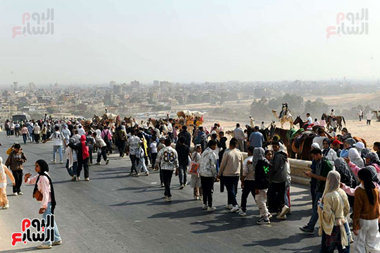 توافد  على منطقة الأهرامات