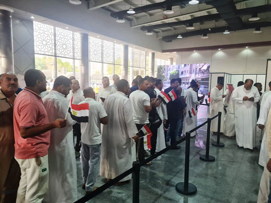 طوابير-من-المصريين-تنتظر-الدخول-للجان