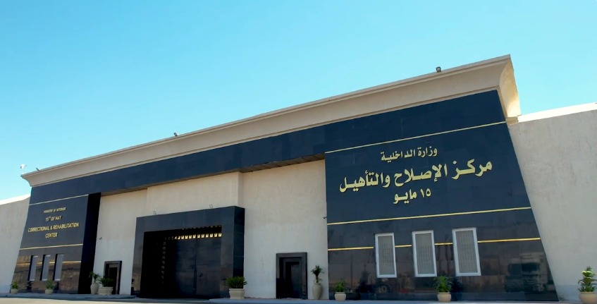 نزلاء مراكز الإصلاح يحولون الأخشاب إلى أثاث فاخر (1)