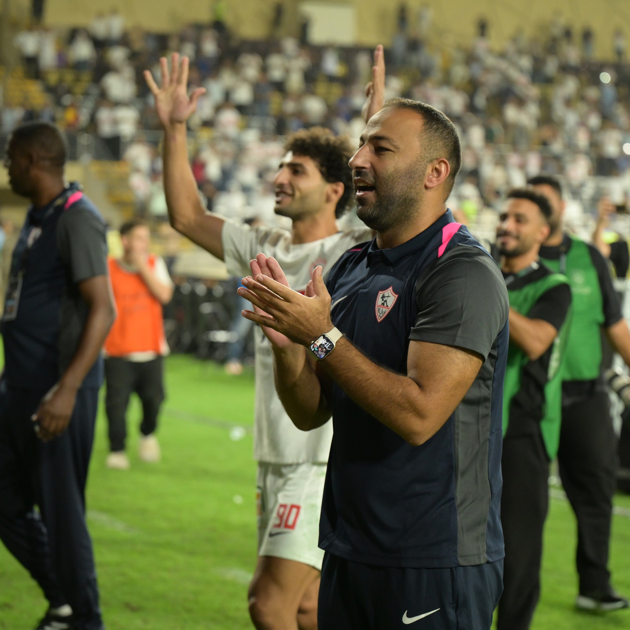 أحمد عبد الرؤوف يحتفل مع جماهير نادى الزمالك