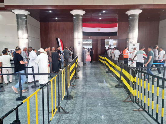 الجاليات-المصرية-تُقبل-على-التصويت