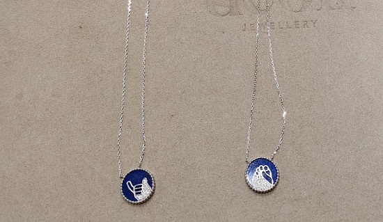 مجوهرات بلغة الإشارة