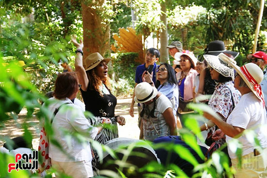 الوفود-الأجنبية-الزائرة-للحديقة-بأسوان