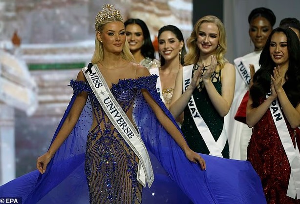 فيكتوريا ملكة جمال الكون