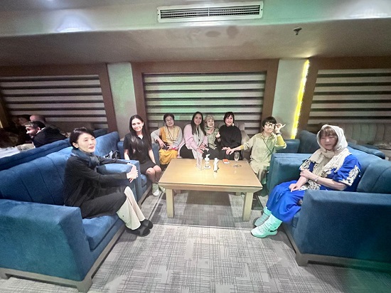 سياح بالجلابية البلدي