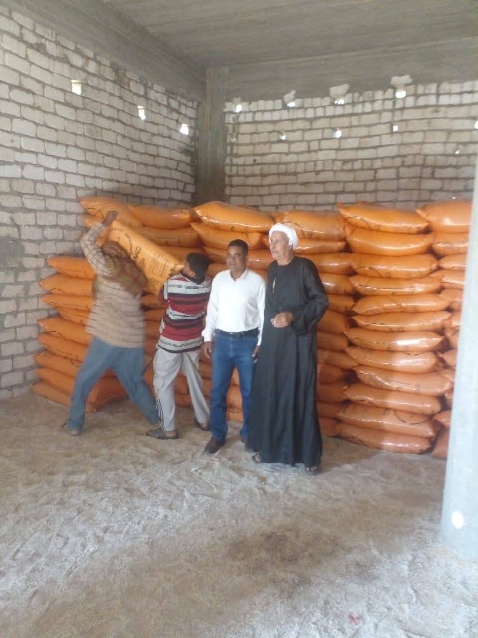 إستخراج 19 رخصة محلات للاتجار في الأعلاف وخاماتها بالأقصر إستخراج 19 رخصة محلات للاتجار في الأعلاف وخاماتها بالأقصر