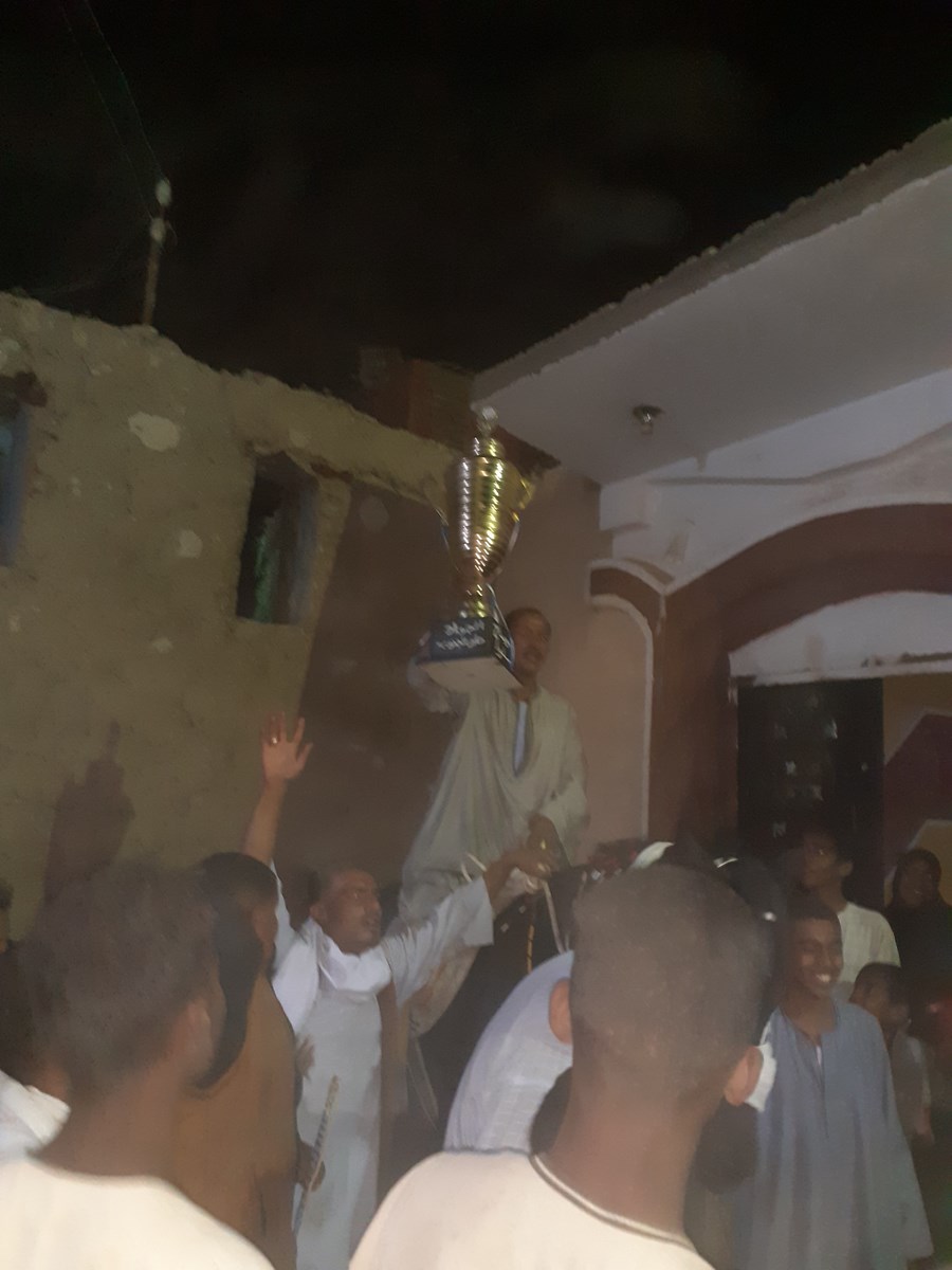 أمام منزل صاحب الحصان أمام منزل صاحب الحصان