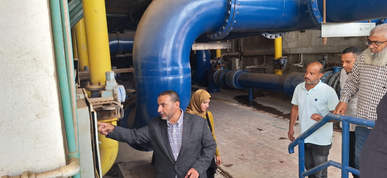 رئيس مياه الشرب بالجيزة  يتفقد محطة مياه إمبابة (3)