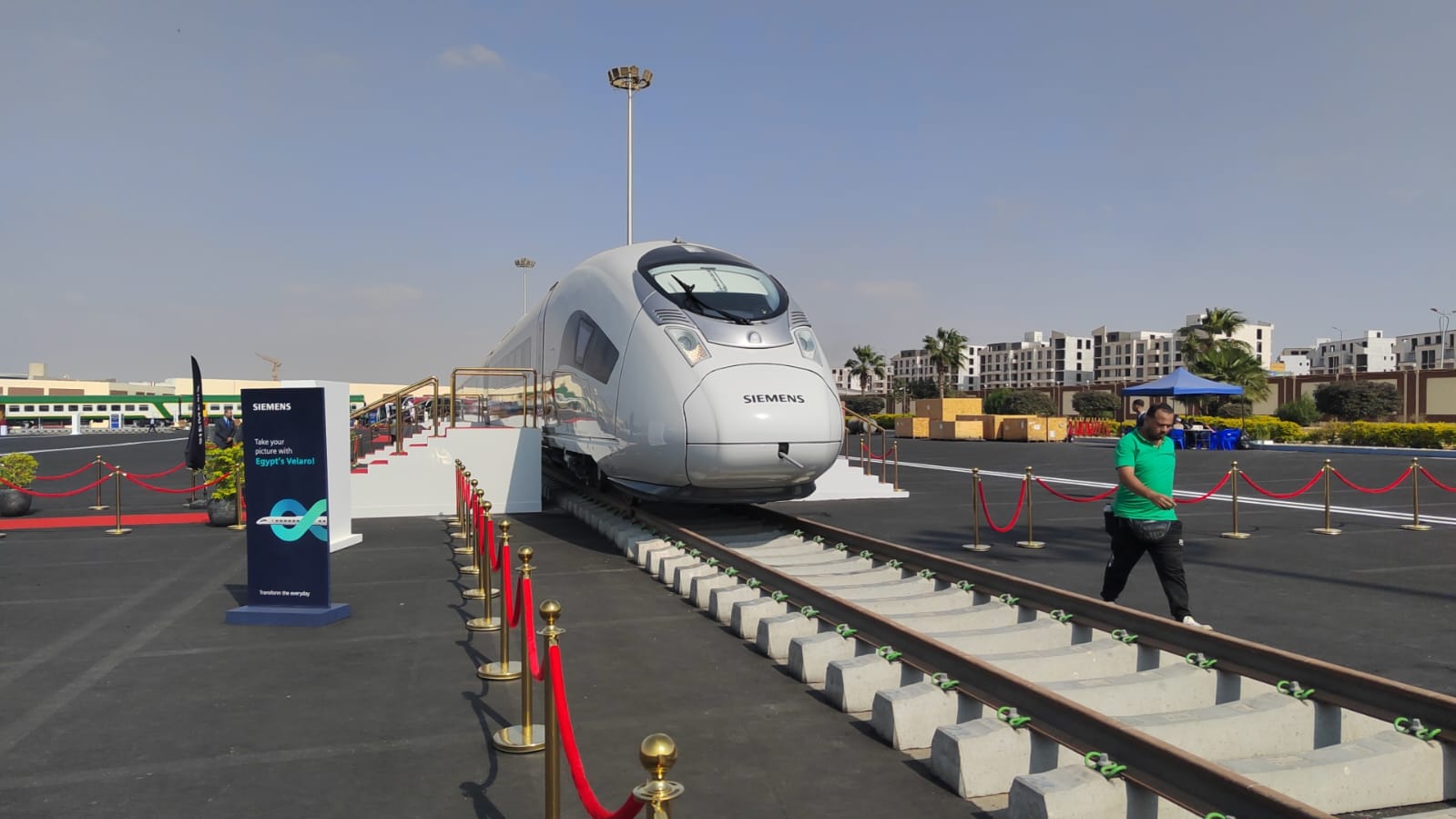 القطار الكهربائي السريع فيلارو