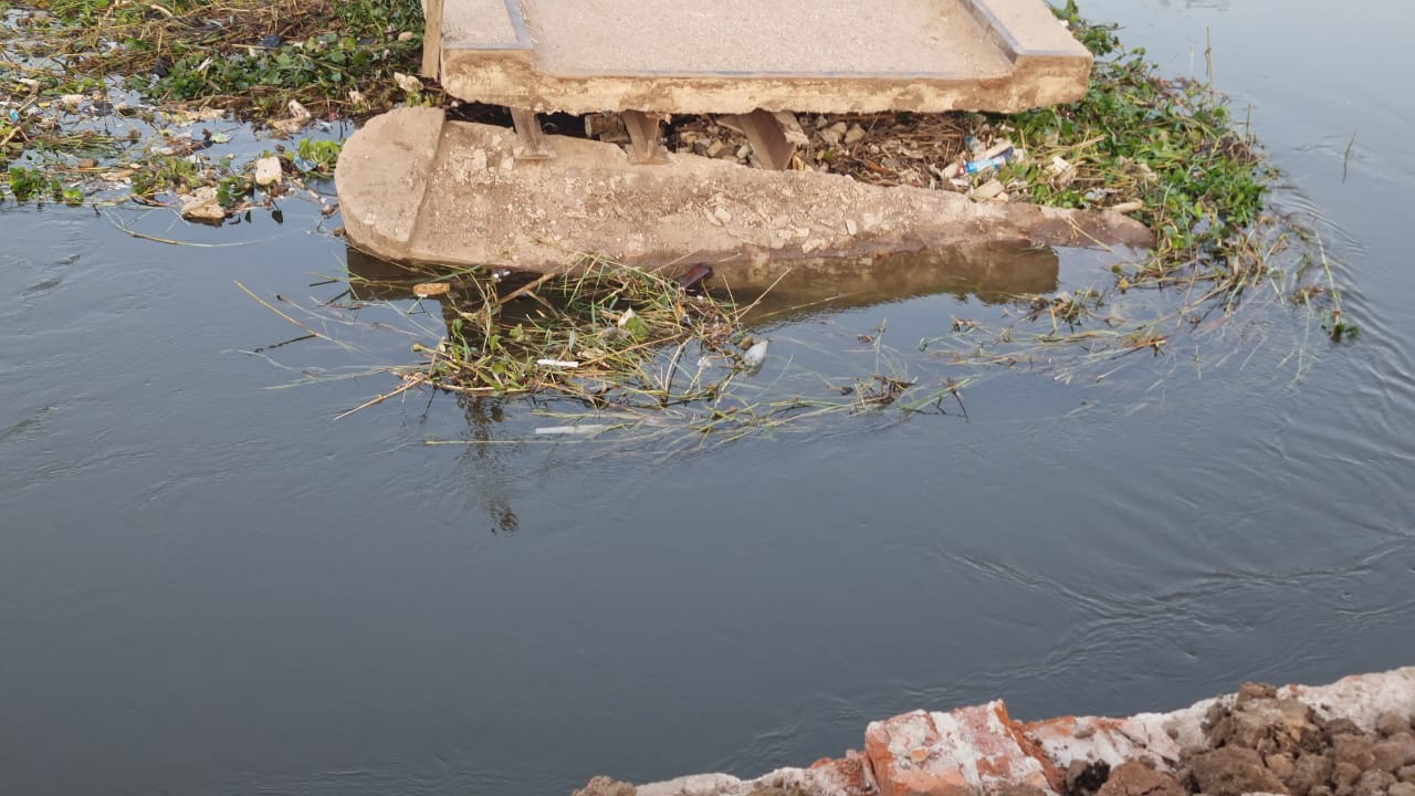 رفع الجزء المنهار من الكوبرى رفع الجزء المنهار من الكوبرى