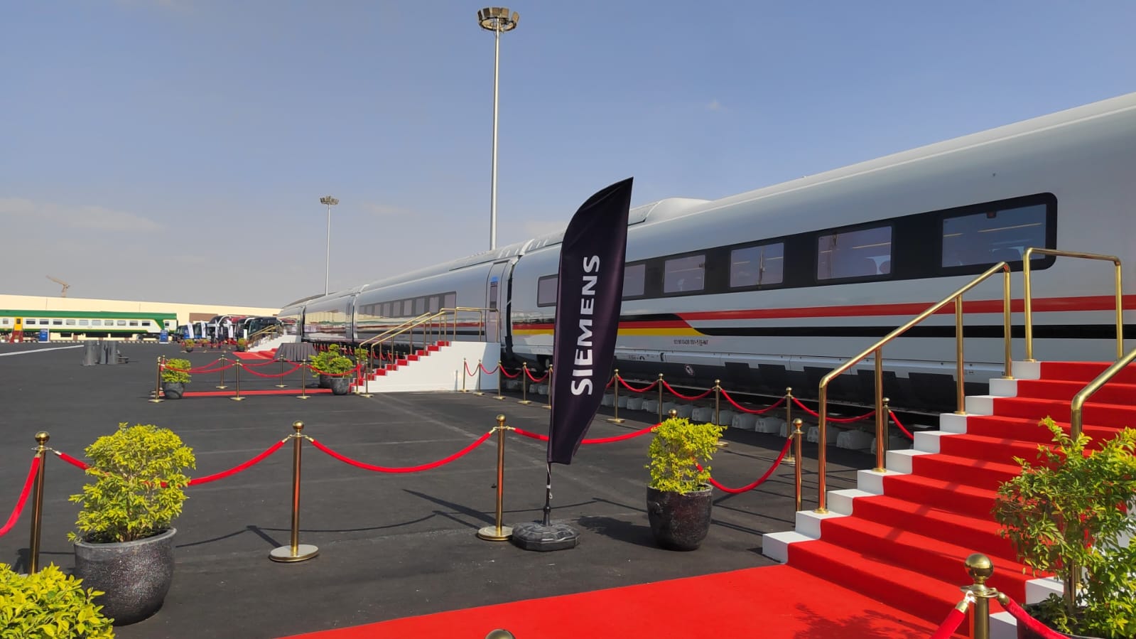 القطار الكهربائي السريع فيلارو