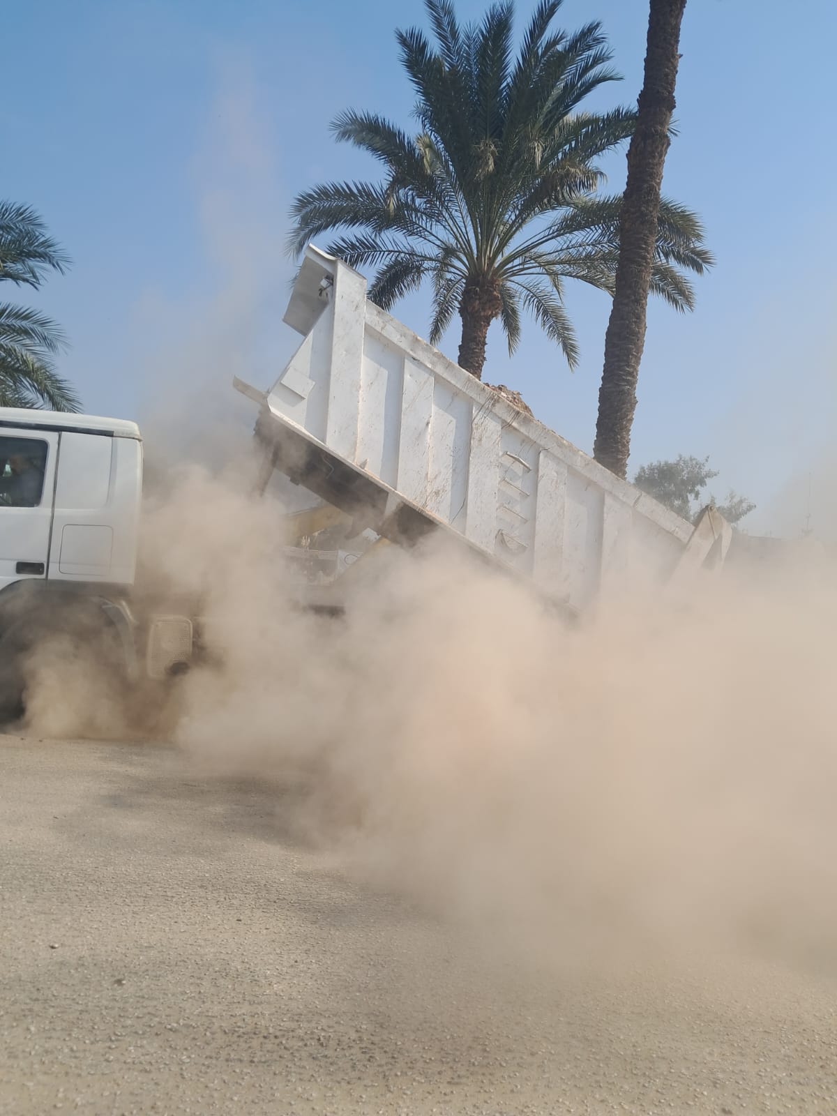 سيارت نقل ثقيلة بمكان الواقعة سيارت نقل ثقيلة بمكان الواقعة