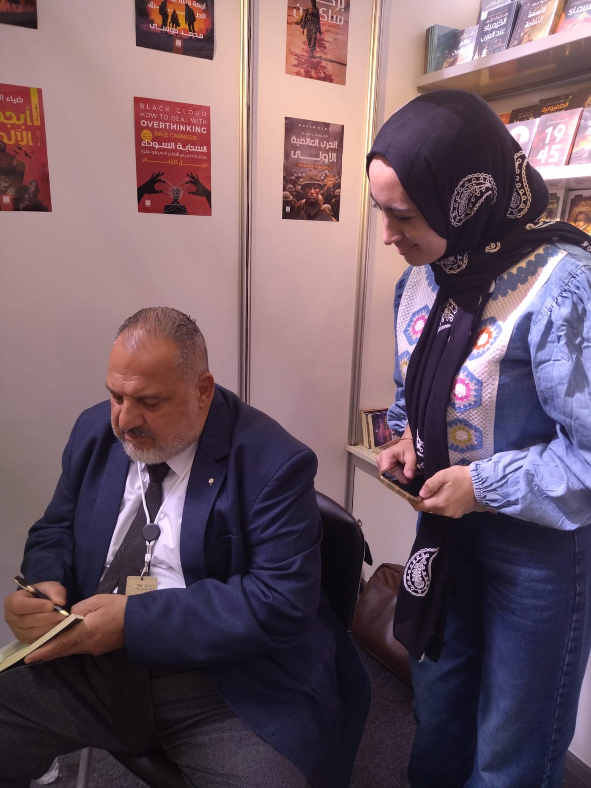 الفنان خالد الصاوى يوقع روايته أطلال