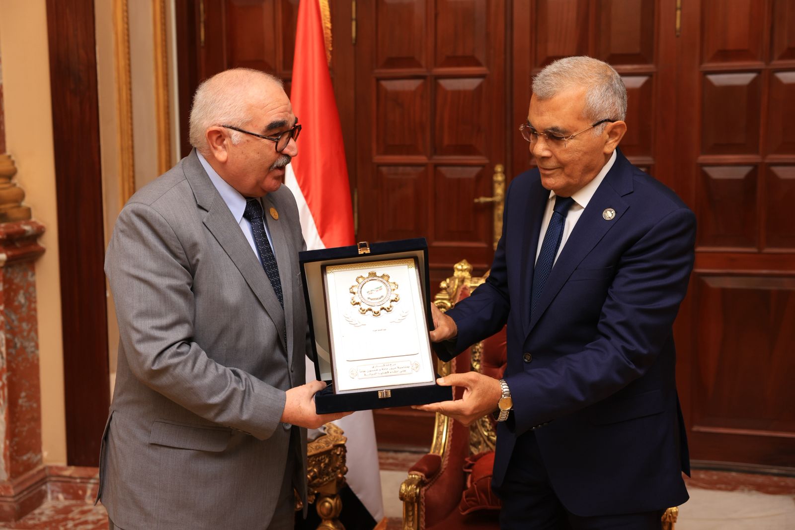 المستشار حسين مدكور يزور رئيس مجلس الشيوخ لتقديم التهنئة له (2)