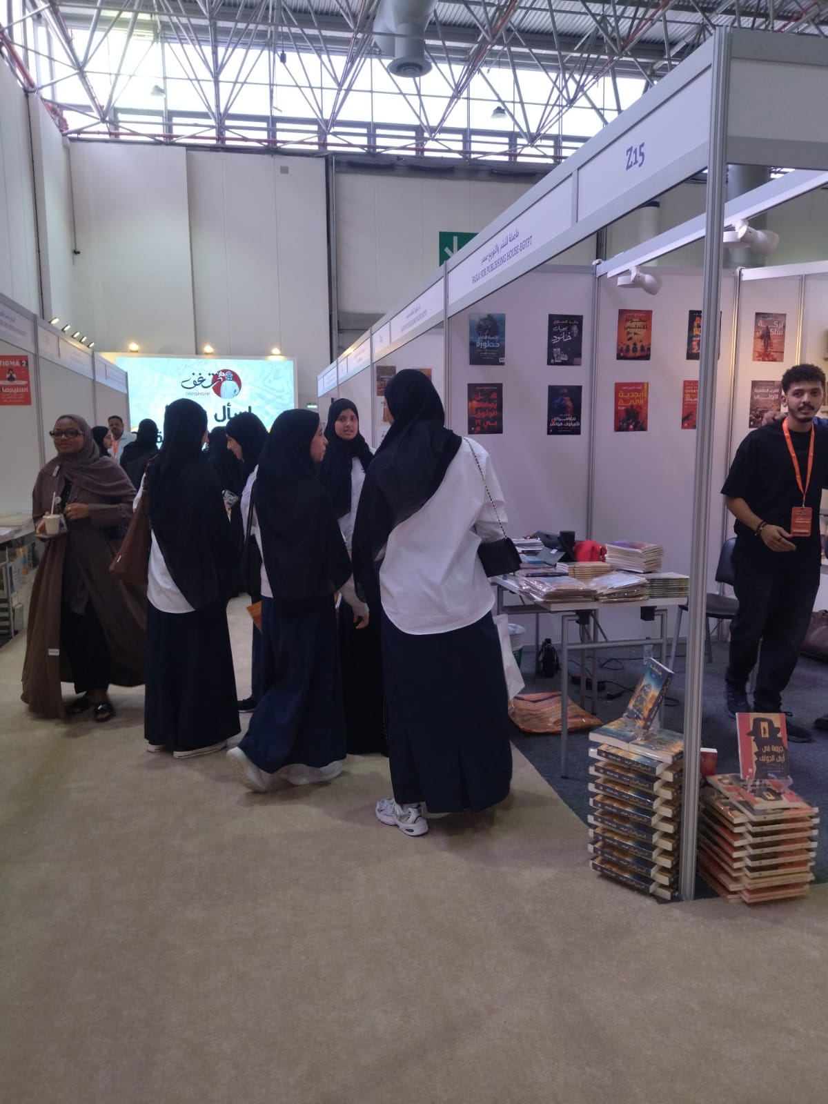 خلال حفل توقيع الفنان خالد الصاوى لروايته