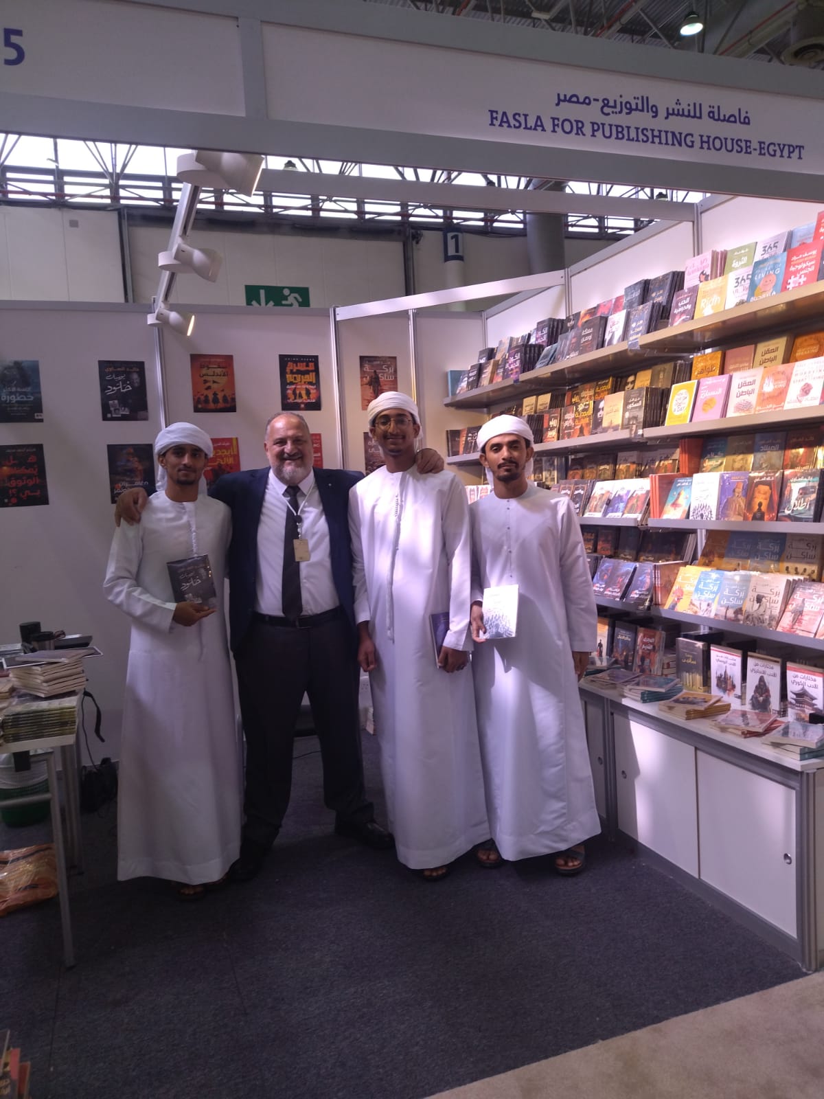 خلال توقيع الفنان خالد الصاوى لروايته