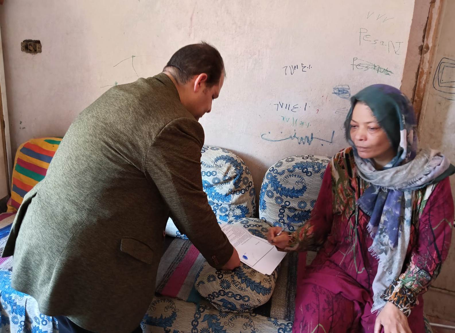 مديرية العمل بالأقصر توفر فرصة عمل لسيدة من ذوى الهمم